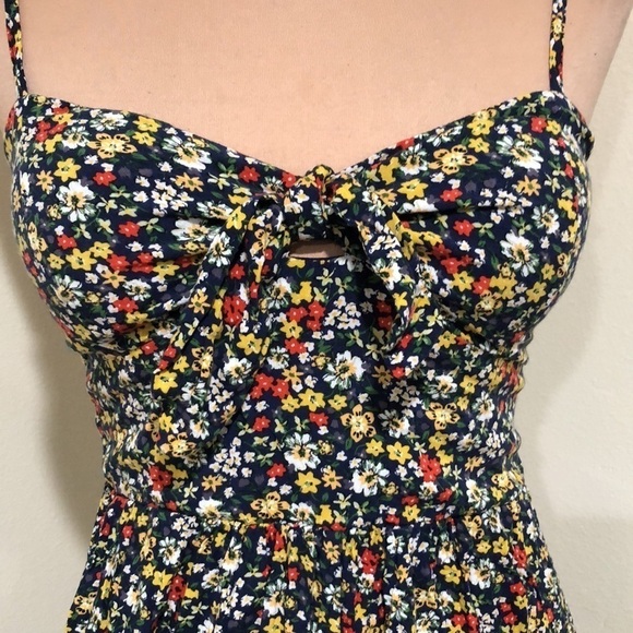 Francesca’s Collection AUW Wide Leg Jumpsuit Size Medium Navy Blue Floral Print - Picture 3 of 12